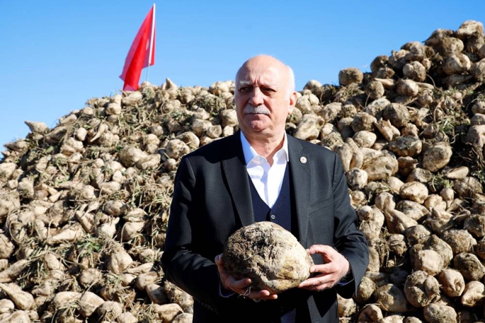 Bayraktar, Aksaray’da şekerpancarı hasat törenine katıldı  - Videolu Haber