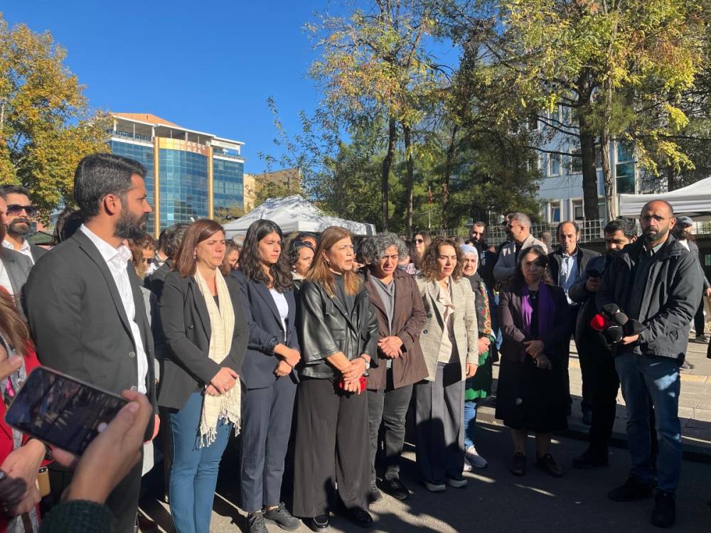 Başkan Ayşe Serra Bucak Küçük: 'Narin'in ve katledilen tüm çocukların mücadelesini sürdüreceğiz'  - Videolu Haber