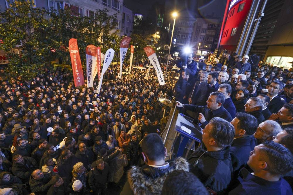 Özgür Özel’den Beşiktaş Belediyesi’ne operasyon tepkisi: 'Bu bir siyasi kumpastır' 